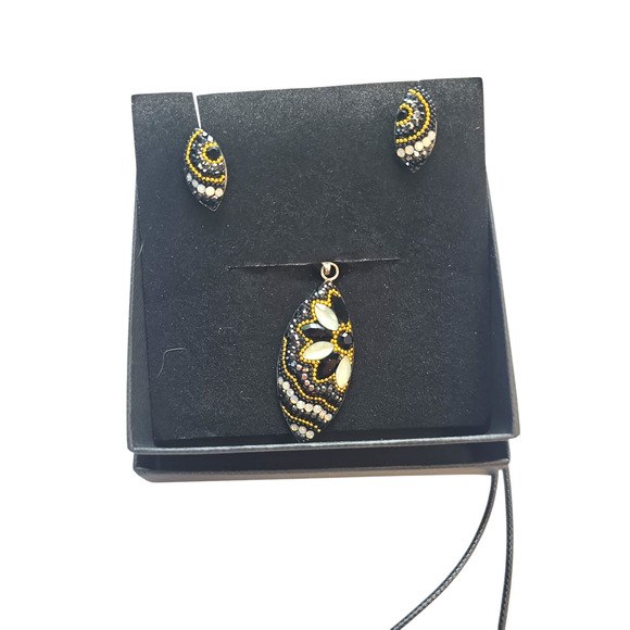 Rubylishious
Silver set of earrings and pendant almond shape black, gold white - Picture 2 of 2